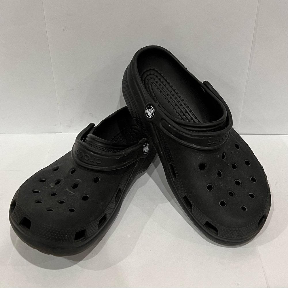 Crocs Black Men’s size 8 or Women’s size 10